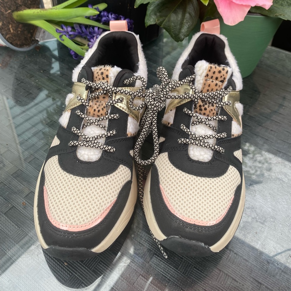 Posh by Poleman Faux Fur Metallic Sneakers Size 8